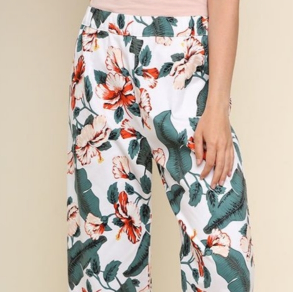 FINAL SALE 🆕🌿HIGH WAIST FLORAL PANT🌿 - Picture 4 of 5